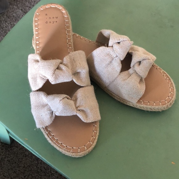 Size 8 1/2 women’s fashionable sandals. - Picture 2 of 8